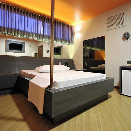 Status Motel ベロ・オリゾンテ エクステリア 写真